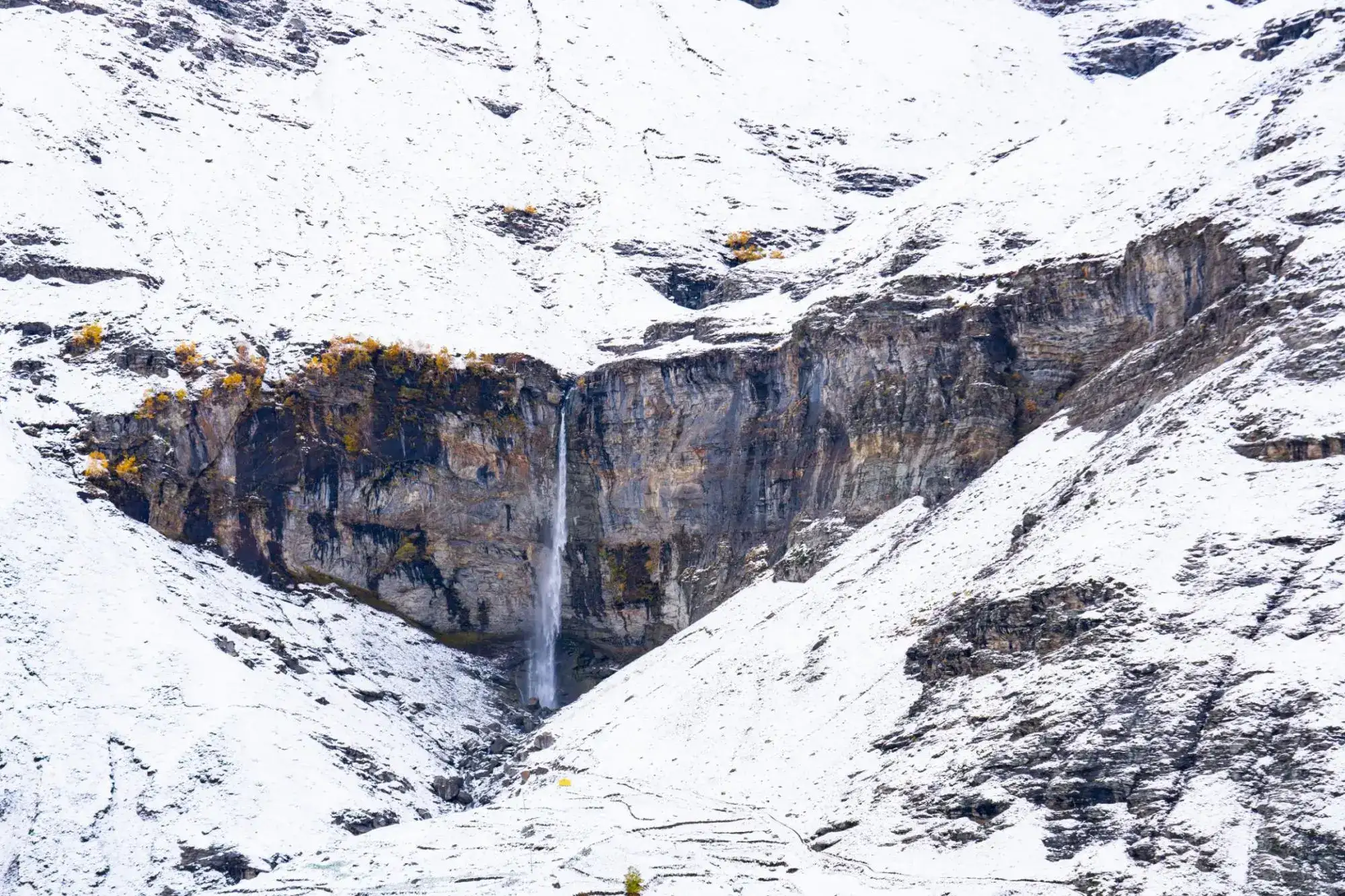 Sissu Water fall in winter near Atul Tunnel